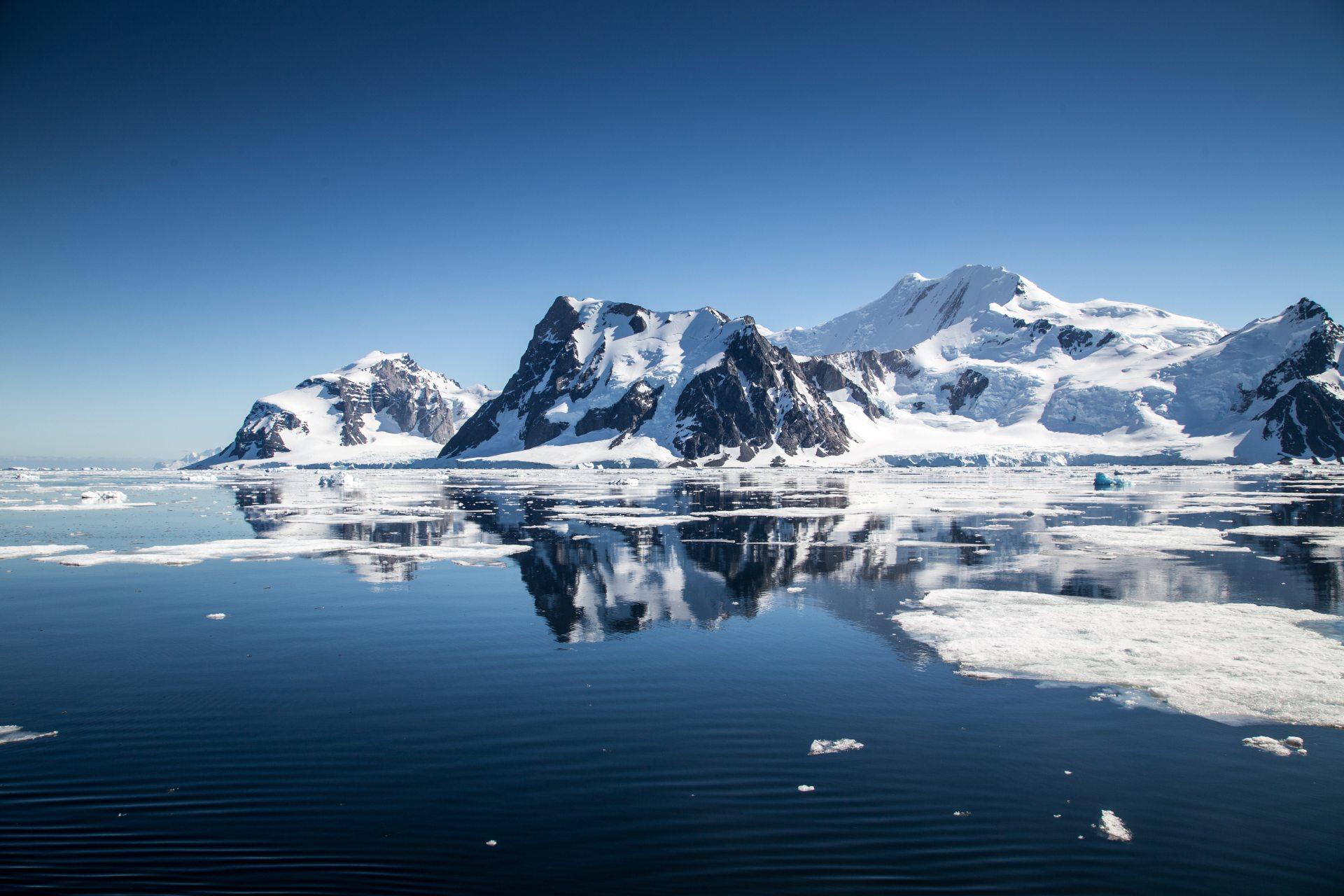 Comité Polar Español. Imagen de un iceberg