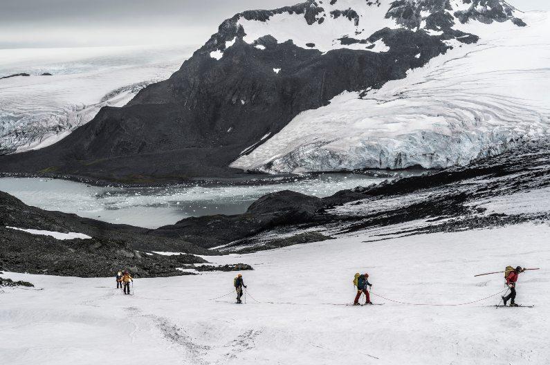 Imagen de una instalación de una estación permanente multipropósito GNSS