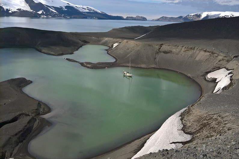 Turismo y Actividades no Gubernamentales. Grupo de bañistas