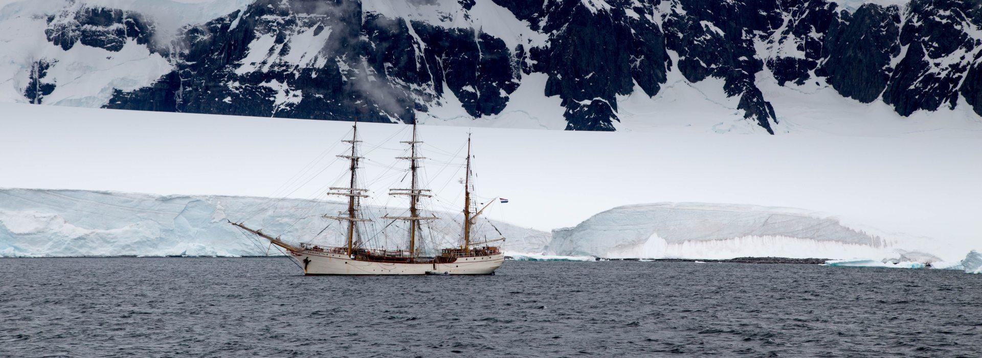 Turismo y Actividades no Gubernamentales