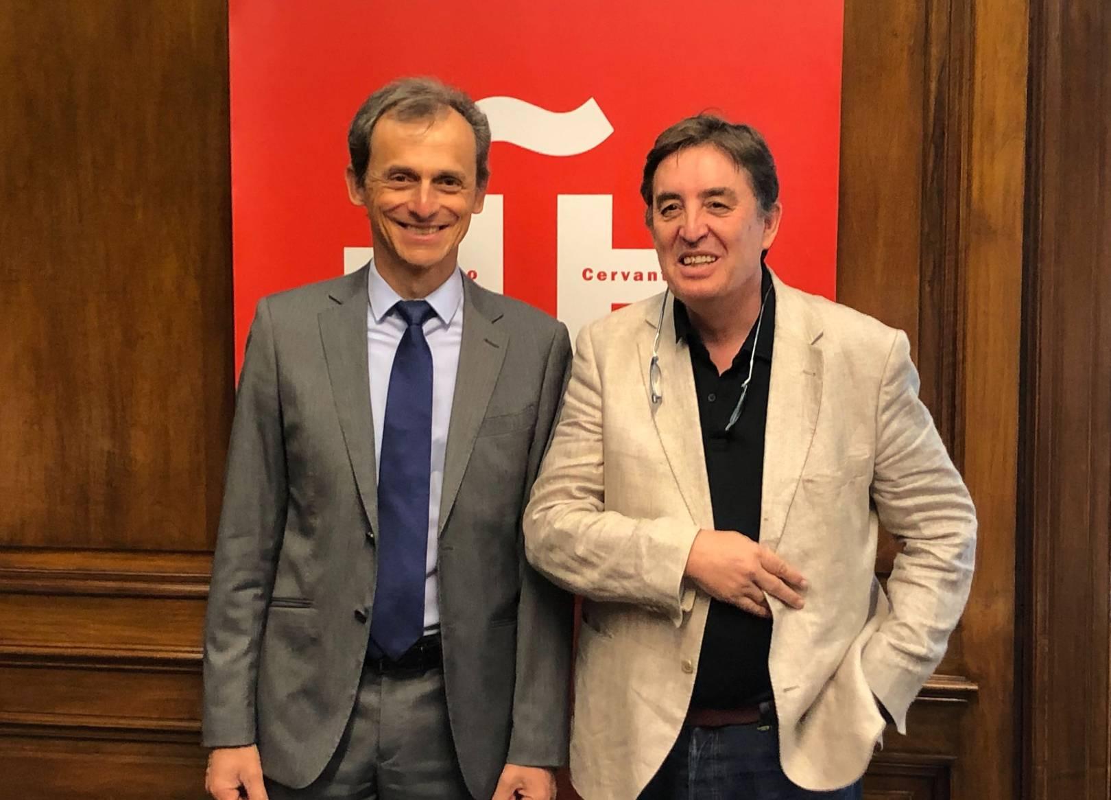 Pedro Duque y Luis García Montero acuerdan impulsar el español en la ciencia