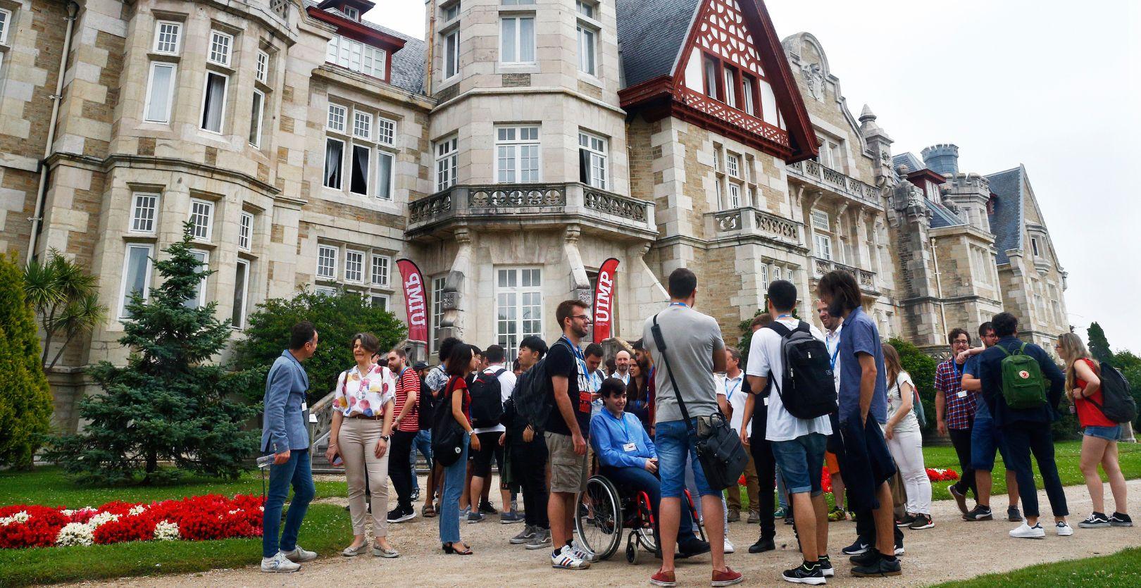 El Ministerio de Ciencia e Innovación y la Universidad Internacional Menéndez Pelayo lanzan el programa de becas ‘Blas Cabrera’ El Ministerio de Ciencia e Innovación y la Universidad Internacional Menéndez Pelayo lanzan el programa de becas ‘Blas Cabrera’
