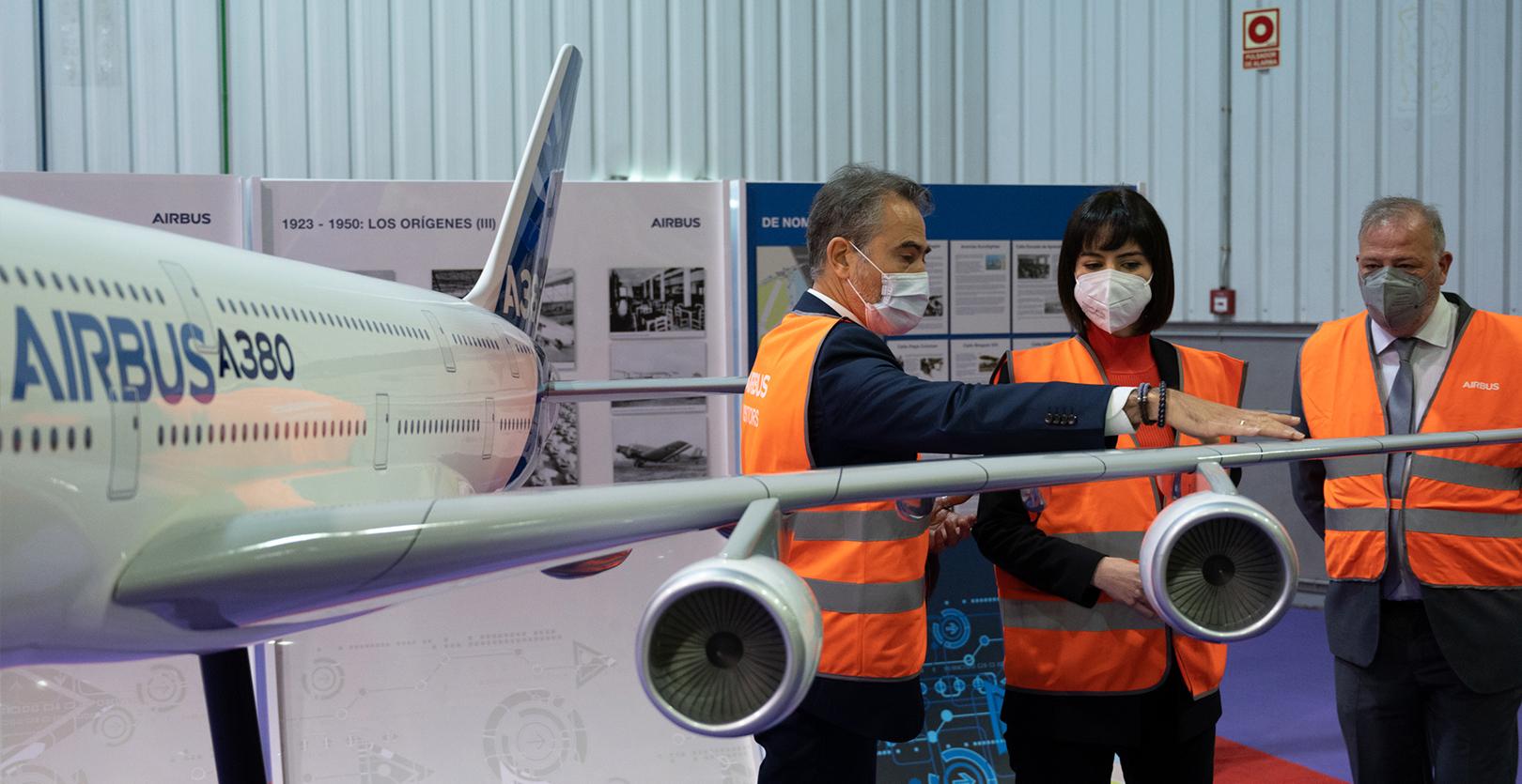 La ministra de Ciencia e Innovación visita las instalaciones de Airbus en Getafe